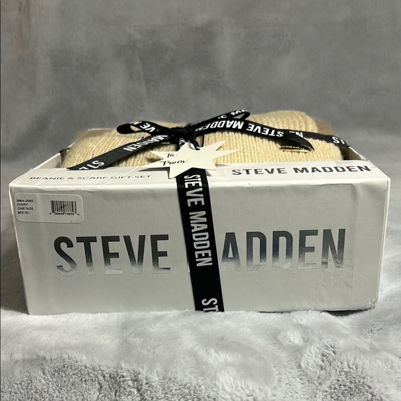 Steve Madden Beanie and Scarf Gift Set - Picture 2 of 9